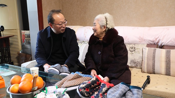 2.11(范立新)新春走访慰问活动(杨丹).jpg